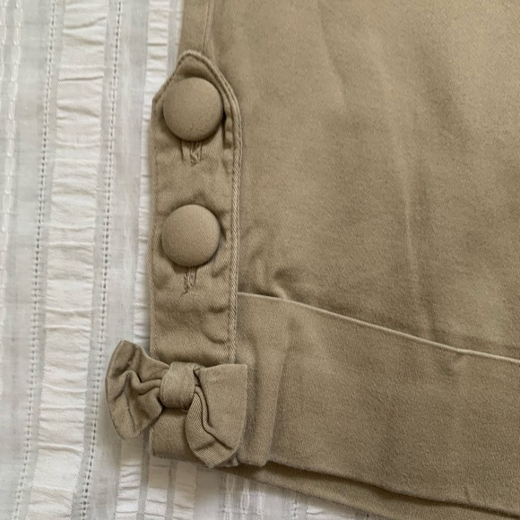 Yume soft light khaki colored shorts - Picture 6 of 7